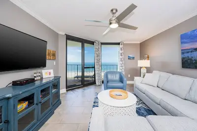Image de Condo à High Demand! 2 chambres à coucher à Phoenix 6 avec espace de stationnement réservé!
