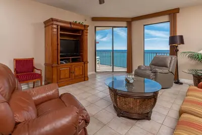Image de Condo 3 chambres Phoenix East Ii # 2153 - Balcon en front de mer