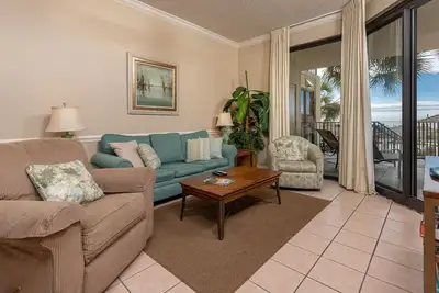 Image de Condo populaire au 1er étage à Phoenix Viii ~ Réservation Rapide!