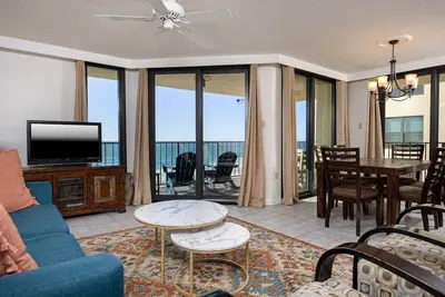 Image de Trois chambres Gulf Front Condo sur la plage à Phoenix Iii