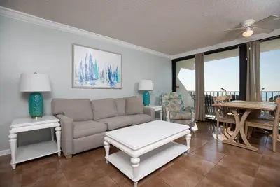 Image de Island Winds East ~ Deux chambres ~ Condo 107 ~ Balcon sur la plage!