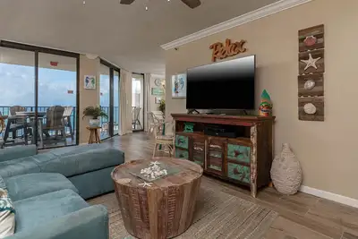 Image de Septième étage! Phoenix East Condo 705 - Front De Plage!