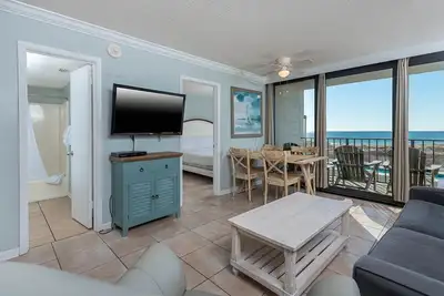 Image de 1er étage, 2 chambres à coucher à Island Winds… Informez-vous pour un séjour de 2 nuits!