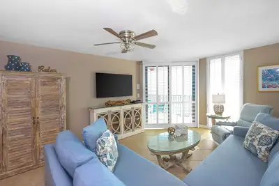 Image de Phoenix East Ii ~ 2br 2ba sur la plage! ~ Condo 7e étage 2074