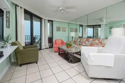 Image de Se relaxer sur la plage! ** Gulf Front 2 Bedroom at Phoenix Iii