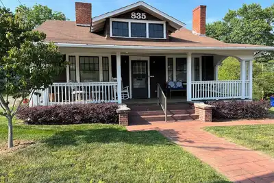 Image de Haywood House: la location récemment restaurée et la plus praticable de West Asheville!