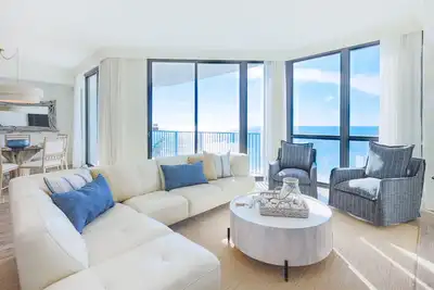 Image de 8ème étage! Condo 2 chambres Gulf Front Phoenix 9 # 806