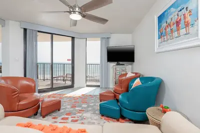 Image de Trois chambres à coucher * 9ème étage * Phoenix East sur la plage!
