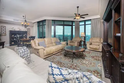 Image de Quatrième étage Phoenix West condo offre haut-plateau vivant à Orange Beach