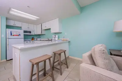 Image de Cuisine complète - Lits superposés - Wifi gratuit - Hôtels Phoenix… comme un condo!