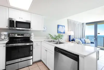 Image de Cuisine complète - Lits superposés - Wifi gratuit - Hôtels Phoenix… comme un condo!