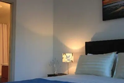 Image de Le Centre City View Suite - 2bd \/ 2ba