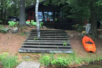 Image de Lake Front Cottage - 23 Miles\/37 Klm. from Parliament Hill\nCHECK Out The Savings