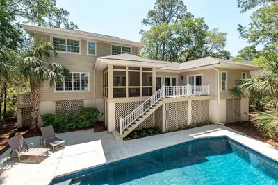 Image de 110 gouverneurs: crédit de 300 $ pour équipement de plage / vélo, maison principale + maison d'amis, piscine privée