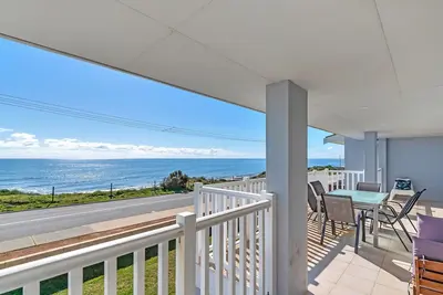 Image de Beach Front - Séjour Blue Bay Beach - Halls Head - 10 lits