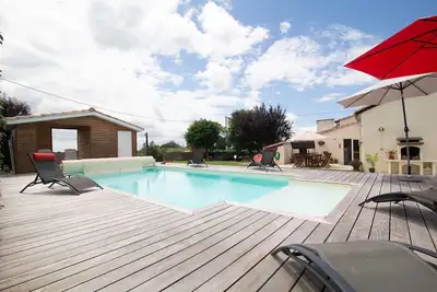 Image de Un Gite appelé La Grange, avec jardin, barbecue et piscine chauffée