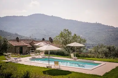 Image de Belle ferme dans les collines avec piscine privée et vue splendide sur Cortona