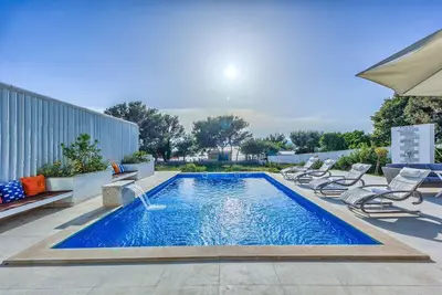 Image de Villa Sunset Punat - villa en bord de mer pour 12 personnes avec piscine