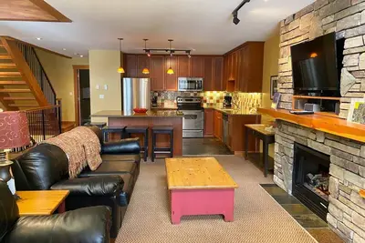 Image de 3 chambres avec extra Queen Loft et Queen Den. Renseignez-vous sur notre offre spéciale nuit gratuite
