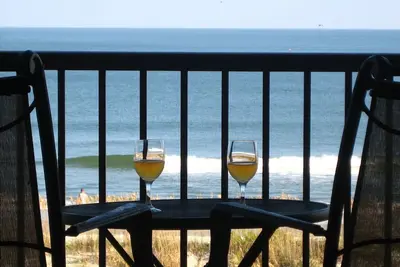 Image de True Direct Oceanfront - Admiral's Row 305 - Juste sur la plage! Meilleure vue!