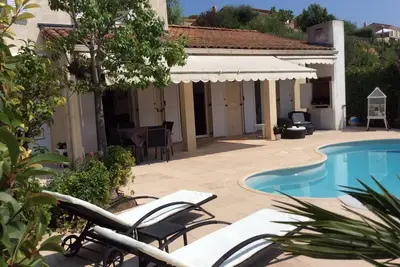 Image de Villa *climatisée* Piscine privée Domaine  Luxe avec tennis, 5 min plages