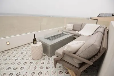 Image de Oceanfront Beach House-ENTIÈREMENT Remodeled & magnifiquement décoré *** ÉTÉ Ouvert ***