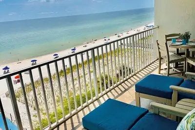 Image de Condo en bord de mer avec grand balcon / Idéalement situé
