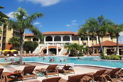 Image de * Offre SPÉCIALE * Luxueux Condo Lakefront Resort - À quelques minutes des parcs!