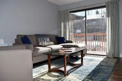 Nouveau Ski Condo: 4 couchages dans deux chambres à quelques pas du lac Georgetown