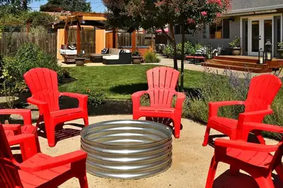 Image de Escapade de vacances Sonoma récemment terminée près de la place, mais dans le pays