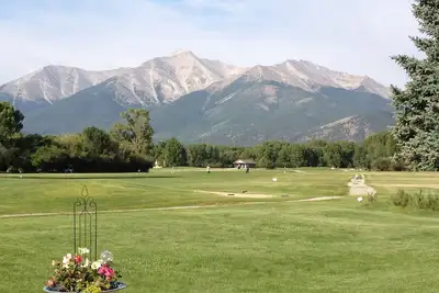 Image de 3br, 2 Ba sur le terrain de golf avec étang privé, grande terrasse, beau pont