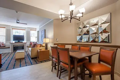 Image de Sundance Ski in / Ski out 2br, 2ba Villa w / Parking sur la rue principale Ă l'ascenseur de la ville