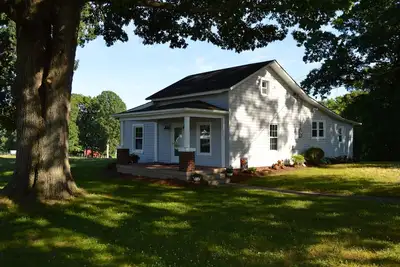 Image de Maison entière, cadre pastoral calme, à 2 miles du campus de Liberty University