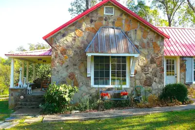 Image de Cottage en pierre de 100 ans niché dans une belle nature calme