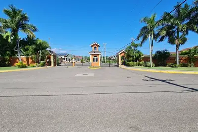 Image de Magnifique, privé et sécurisé Country Club Home # 2 - \"The Nylah\"