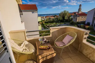 Image de Appartement de luxe moderne A3 avec balcon, vue sur la mer, parking et cheminée extérieure