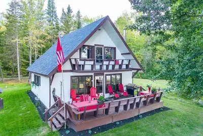 Image de ounting Sheep Cottage Sandy Beach and Mountain View 90 miles N of Ottawa