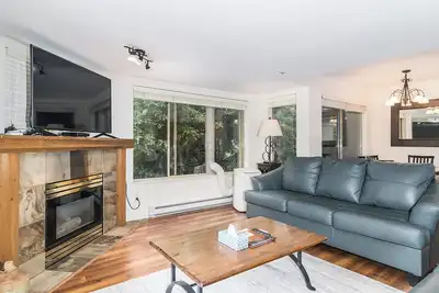 Image de Valhalla, chambre 2, 6 couchages, climatisation, vue incroyable sur les montagnes à quelques pas de l'action