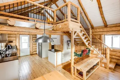 Image de Chalet en bois rond à louer avec accès au Lac Long (le log home)