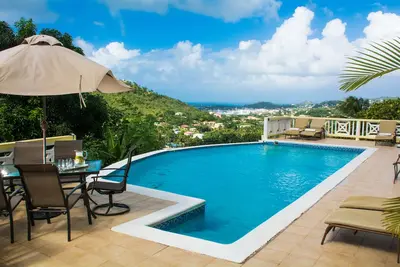 Image de Simply Heavenly! ! ! Grand appartement à une chambre simple avec piscine immense