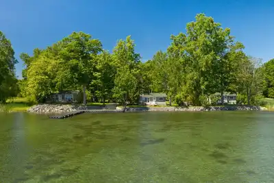 Image de Cottage Waterfront \"Waupoos View\" - Milford Ontario