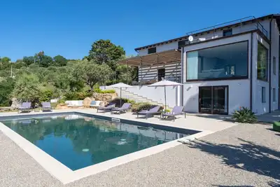 Image de Villa étonnante avec piscine surplombant la baie de Palerme