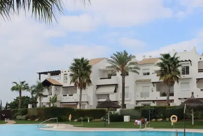 Image de Luxe bas dans le meilleur quartier de Costa Ballena. Près du golf et de la plage