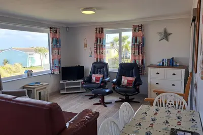 Image de Enjoy the sea air, sandy beach and South West Coastal Path right here on the doorstep