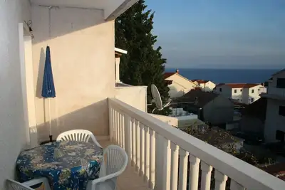 Image de Appartement d'une chambre avec la terrasse et la vue sur le mer Bol, Brac (A-2884-b)