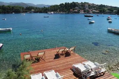 Appartement familial entouré de murs anciens, à deux mètres de la mer