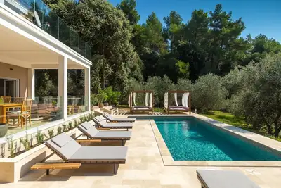 Villa avec vue sur la mer et piscine dans un paysage protégé «Kamenjak»