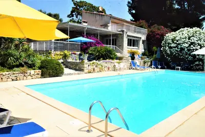Image de Grande maison familiale piscine, plage privative à 1minute à pieds, tennis.