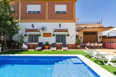 Image de Charmante maison avec piscine, terrasse et WiFi