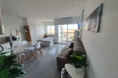Image de Grand studio en bord de plage climatisé jusqu'a 4 personnes proche des commerces